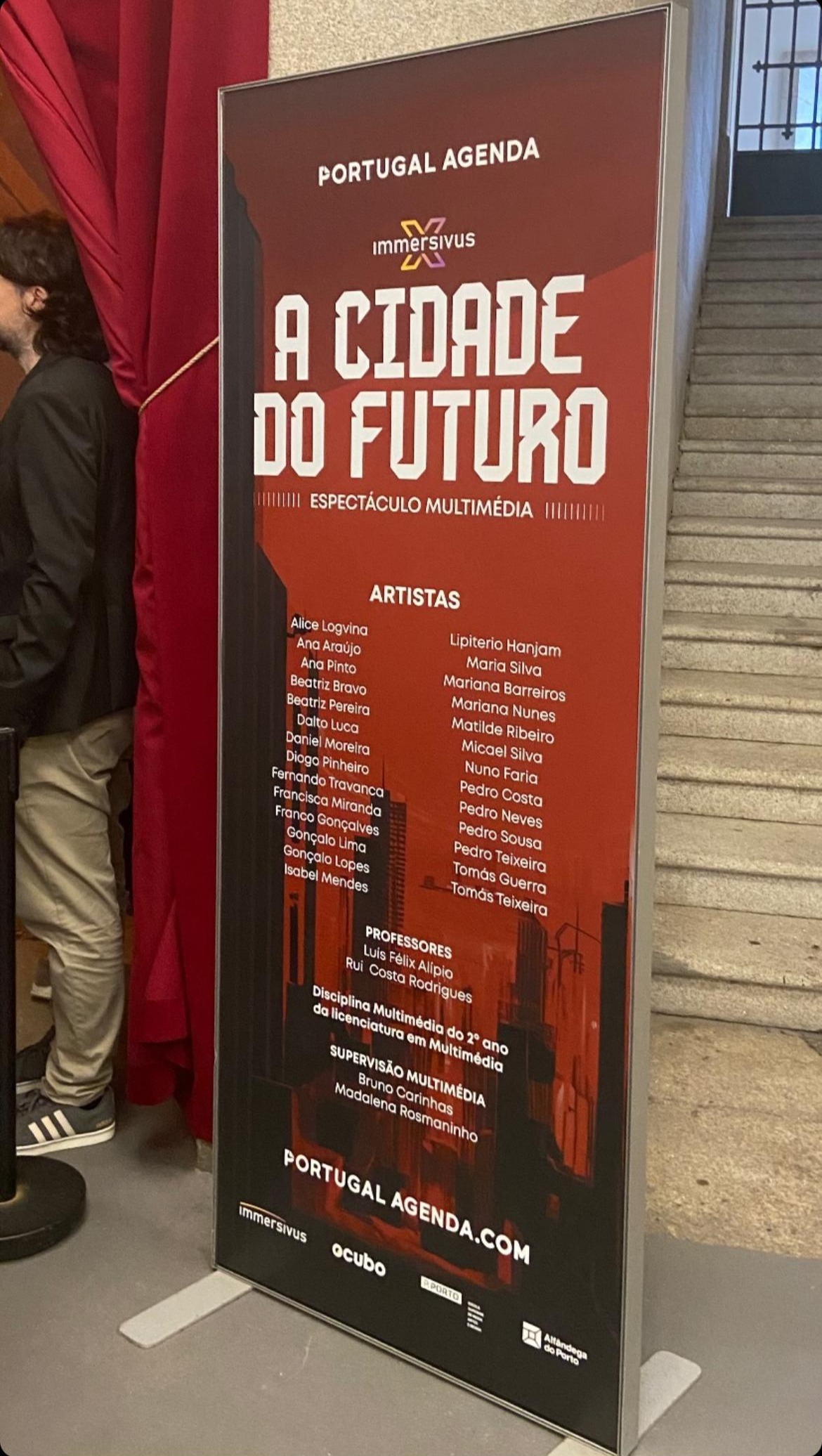 Vertical image (row)